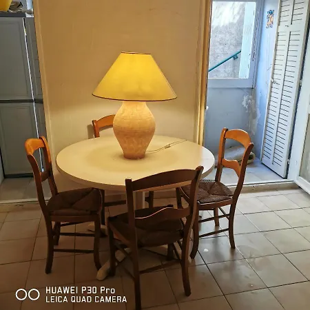 Apartment Studio 28M2 Cassis Plein Centre 50 M De La Plage Avec Terrasse *